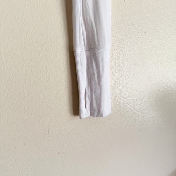 Offline by Aerie White Long Sleeve Cropped Shirt - Small - Picture 2 of 6